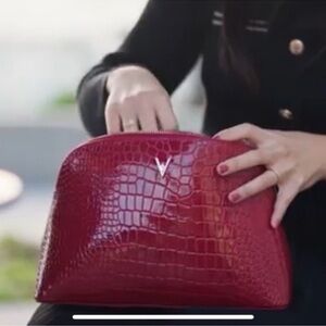 Vanessa Williams Red Crocodile-Embossed Women’s Cosmetic Bag And Bracelet✨